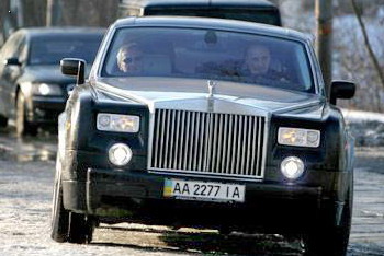 Увеличить Кабмин Украины подумывает о налоге на дорогие авто   - дорогие машины, налоги