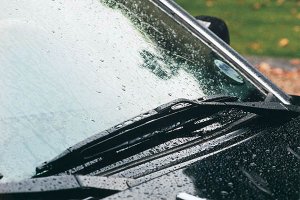 Чем полезны автомобильные стеклоочистители?