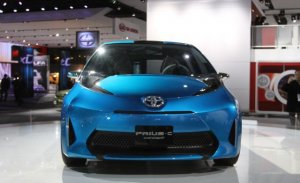 Компания Toyota обновила гибридный хэтчбек Prius C
